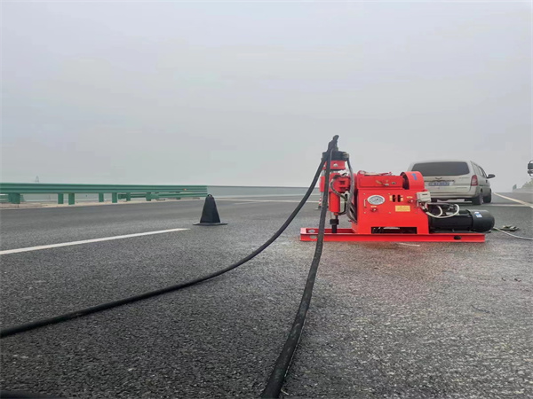 盘山马路路基路面开裂下沉注浆加固灌浆